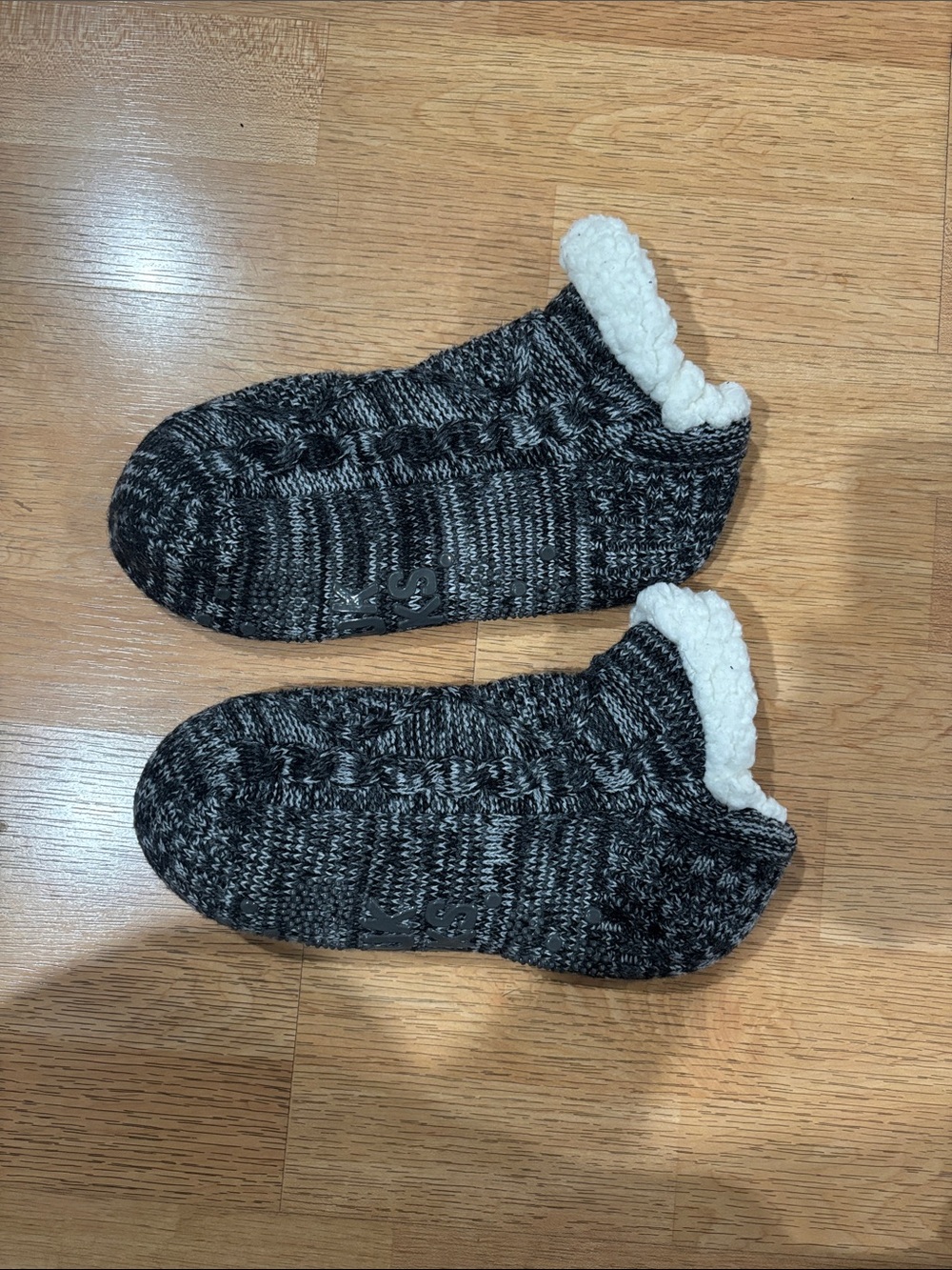 Muk Luks Black & White Knit Sherpa-Lined Women’s Slipper Socks